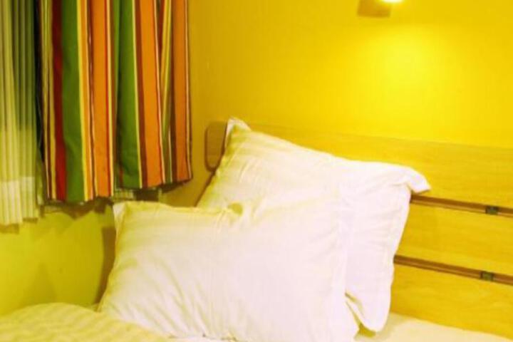 Room 3 of 8