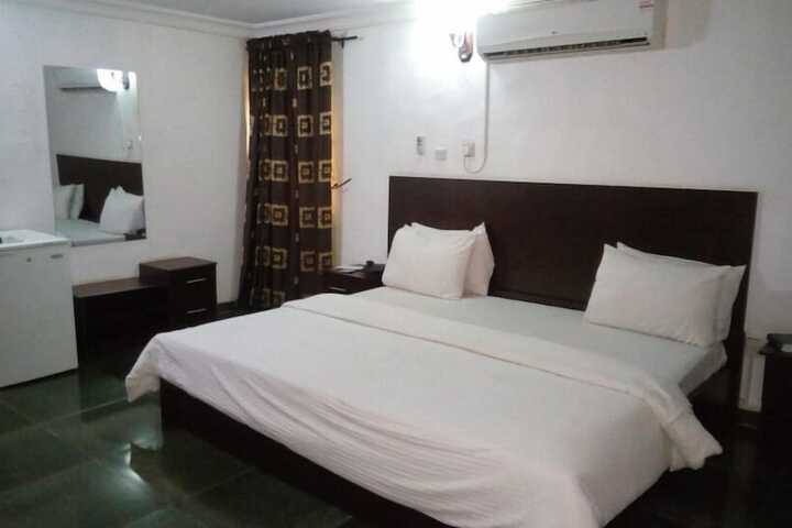 Room 5 of 28