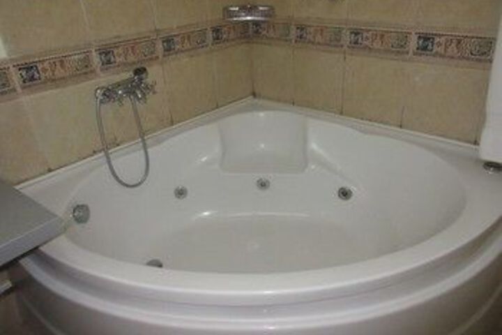 Hot Tub 16 of 27