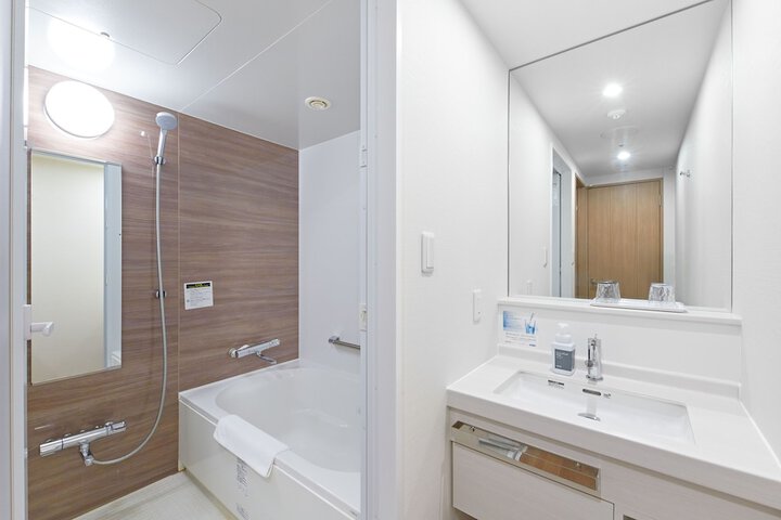 Room 10 of 76