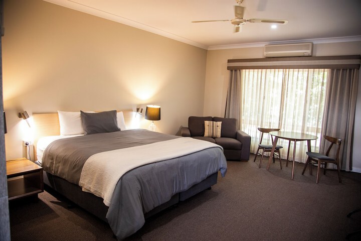 Room 7 of 48