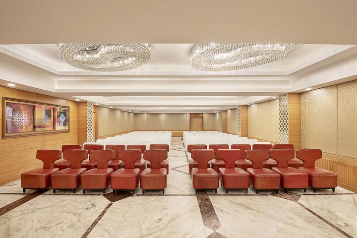 Ballroom/Hall 38 of 52