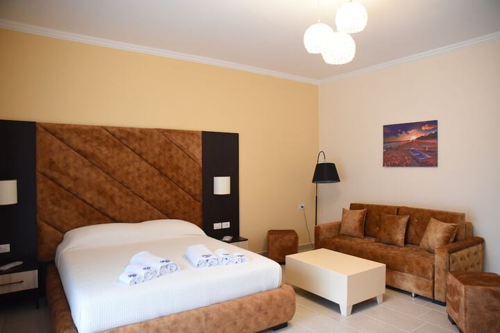 Room 4 of 121
