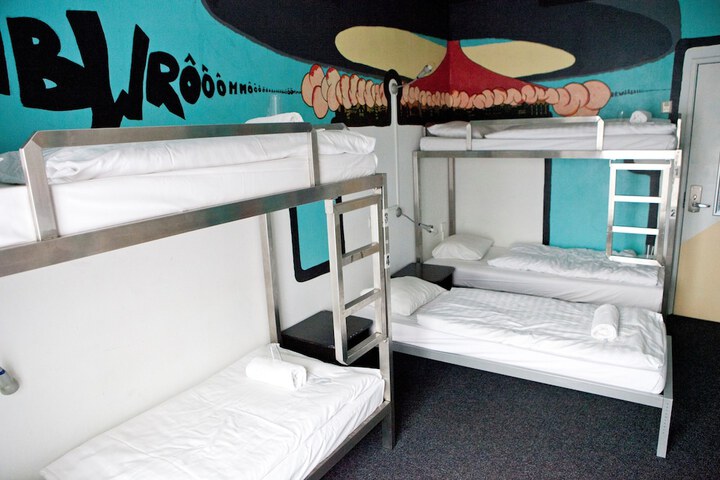 Room 4 of 91