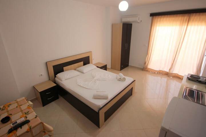 Room 6 of 101