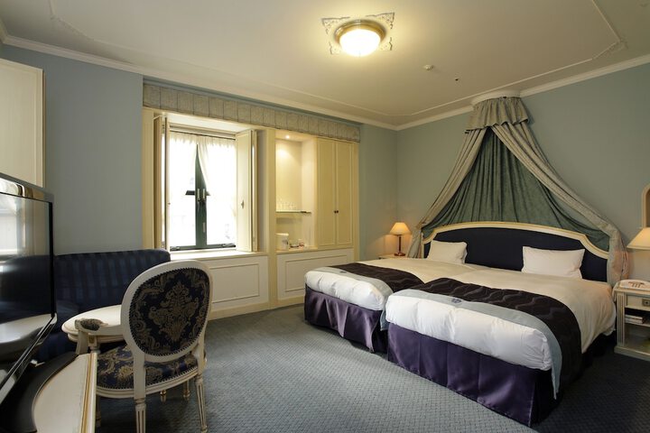Room 28 of 89