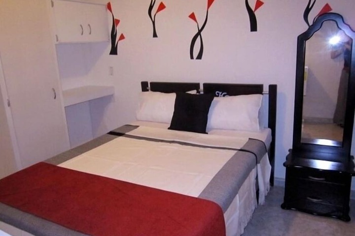 Room 9 of 13