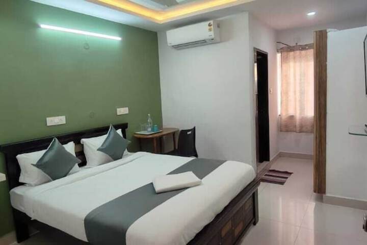 Room 6 of 17