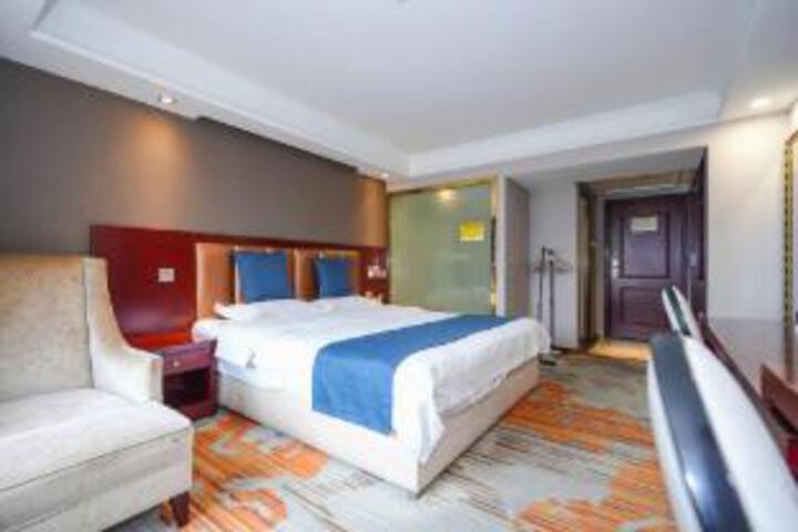 Room 15 of 16