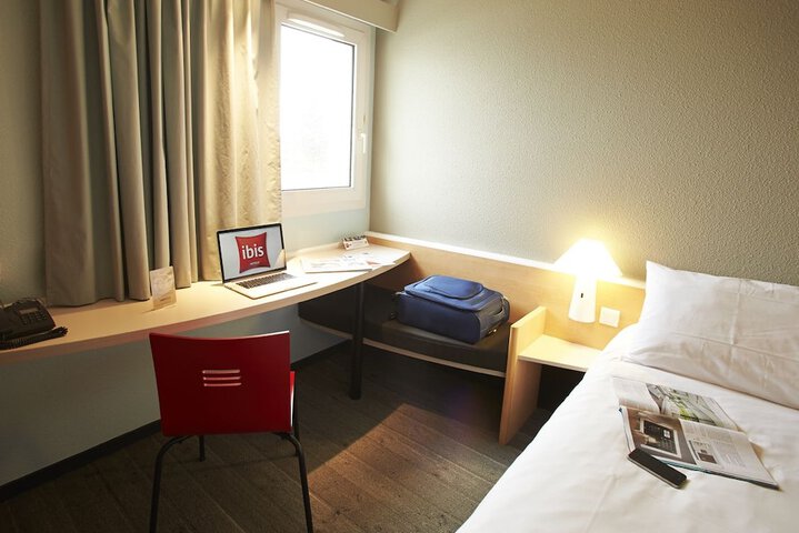 Room 15 of 64