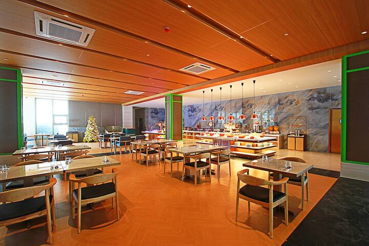 Dining 52 of 62