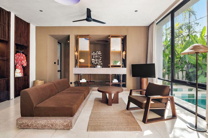 Room 16 of 44