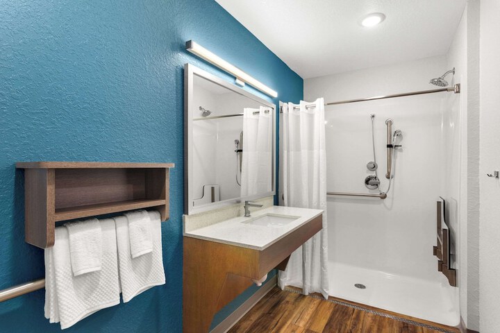1 Queen Bed Suite (4 of 17)
