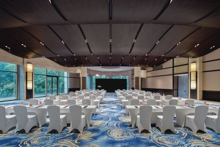 Ballroom/Hall 66 of 86