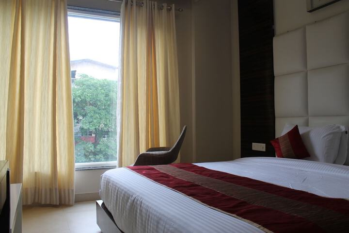 Room 6 of 34