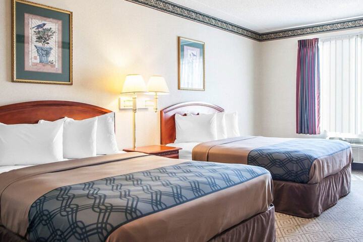 2 Queen Beds (7 of 7)
