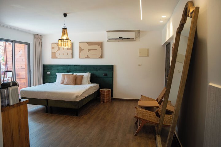 Room 40 of 145