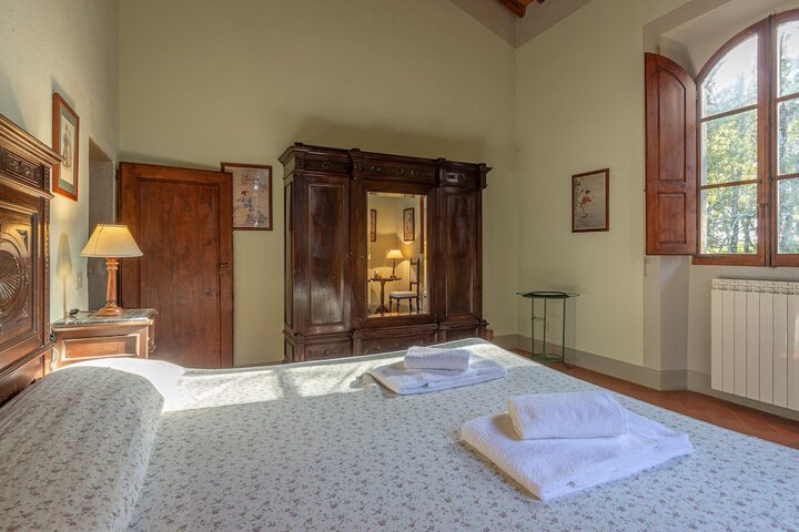 Room 15 of 196