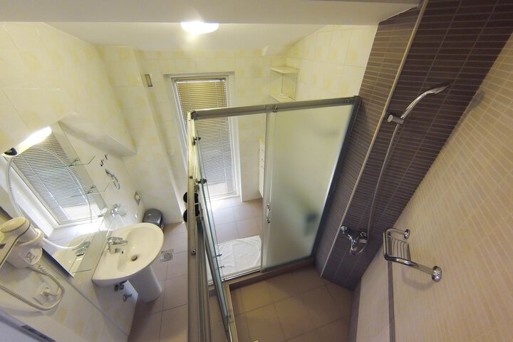 Room 52 of 64