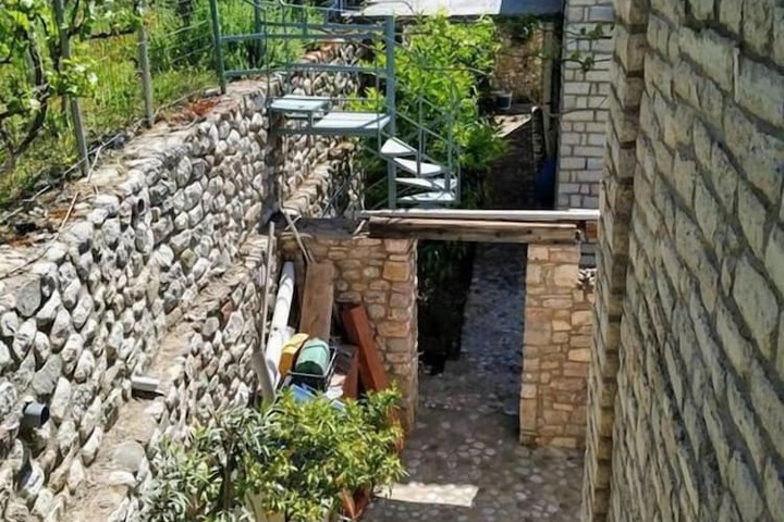 Room 10 of 26