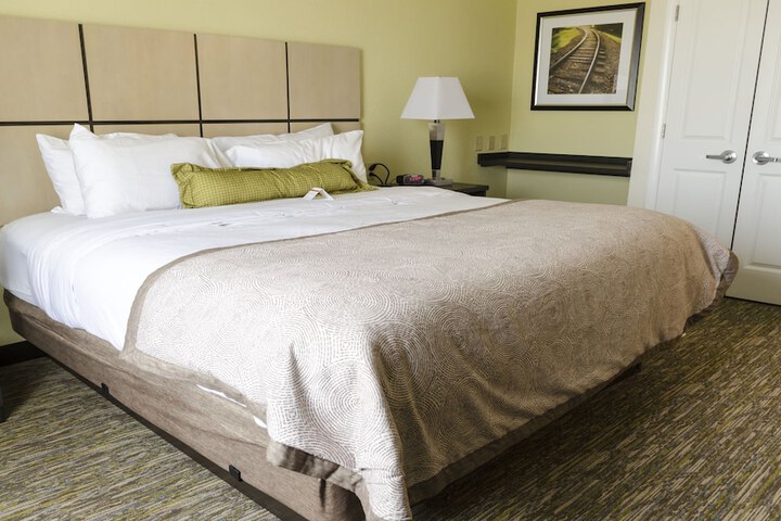 2 Queen Studio Suite (1 of 7)
