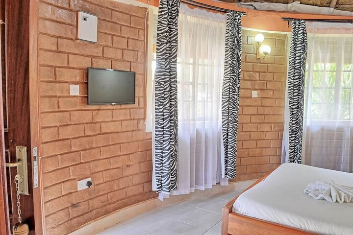 Room 10 of 32