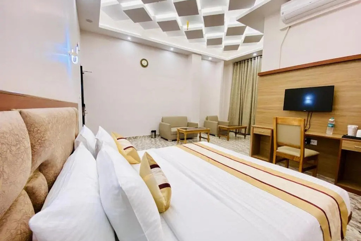 Room 5 of 20