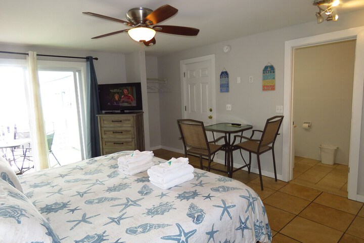Room 15 of 77