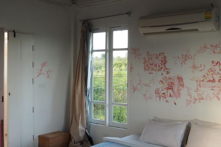 Room 7 of 93