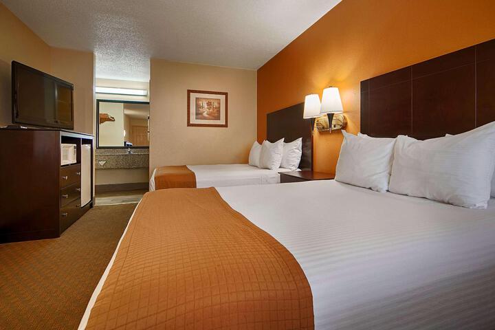 2 Double Beds - Wireless High Speed Microfridge Coffee Maker Iron Hair Full Breakfast (2 of 14)
