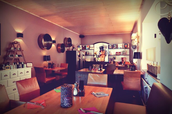 Dining 47 of 75
