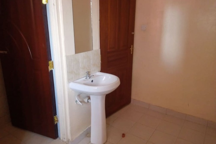Room 6 of 12