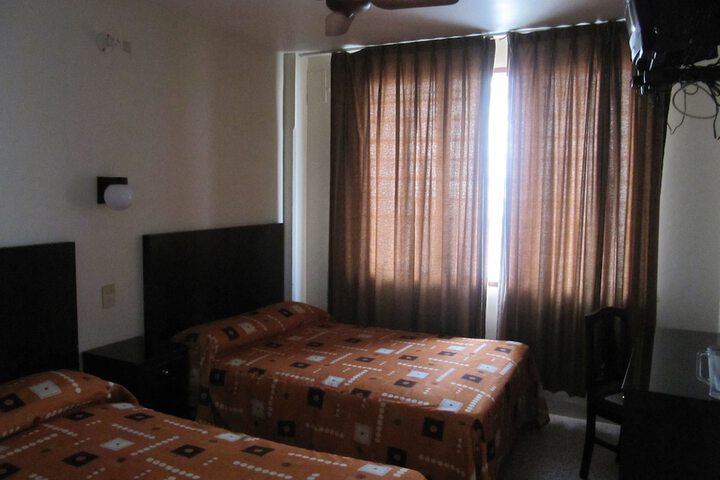 Room 6 of 32