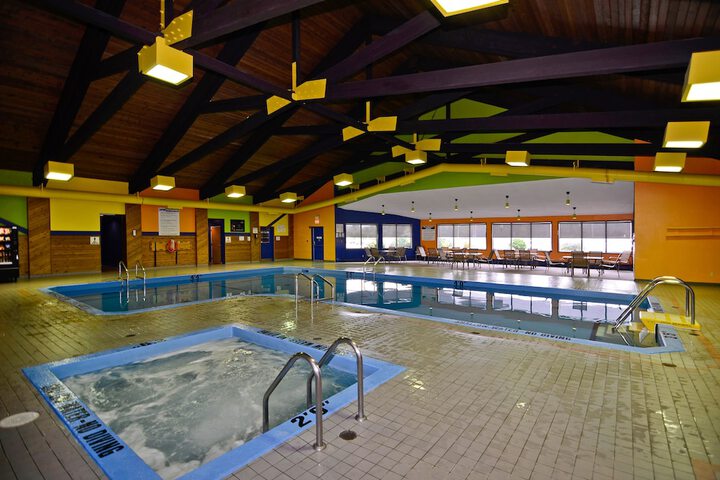 Indoor spa tub