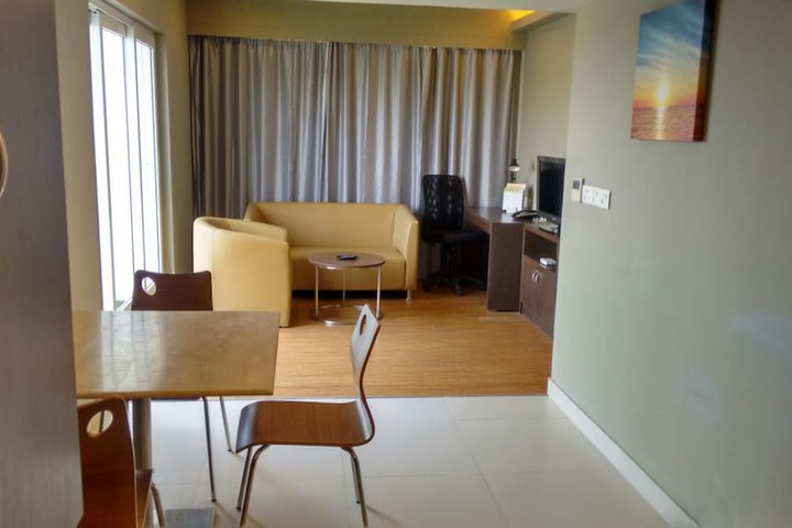 Room 15 of 33
