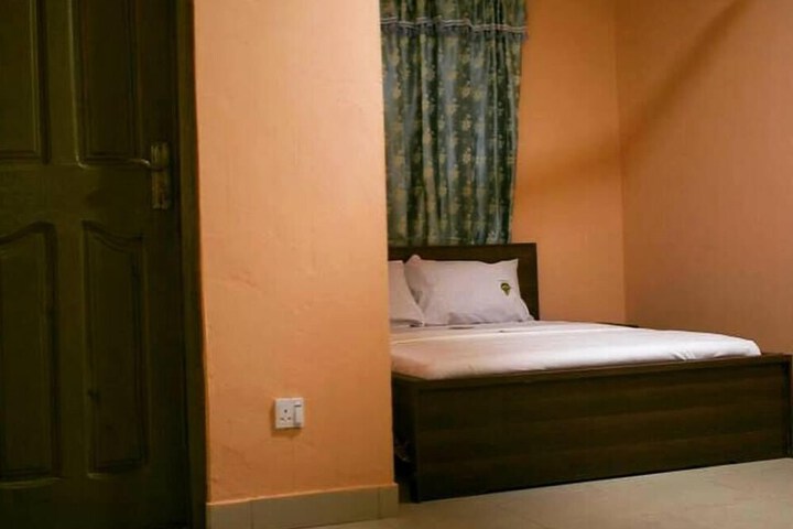 Room 8 of 20