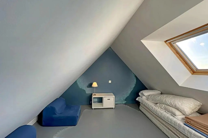Room 6 of 13