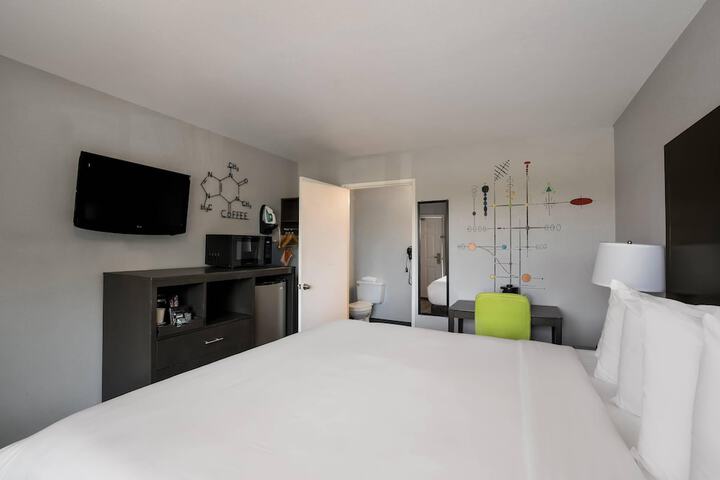 Room 32 of 81