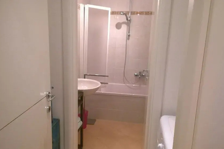Room 8 of 20