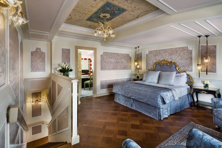 Room 27 of 137