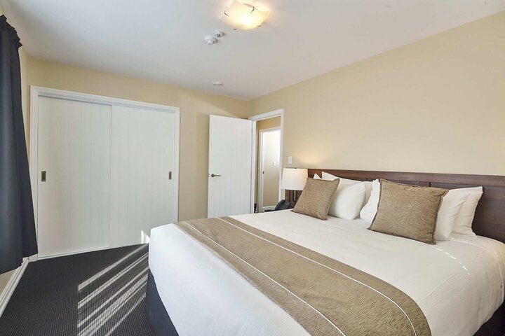 Room 14 of 104