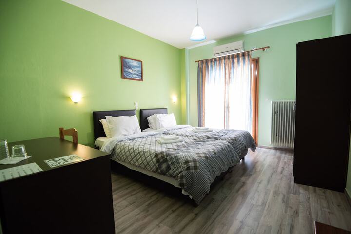 Room 16 of 37