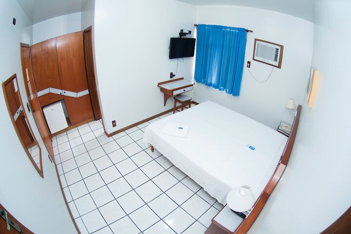 Room 8 of 38
