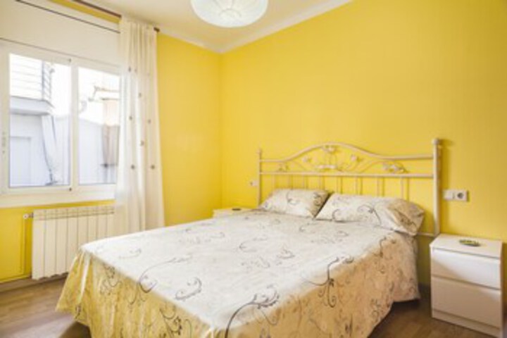 Room 5 of 9
