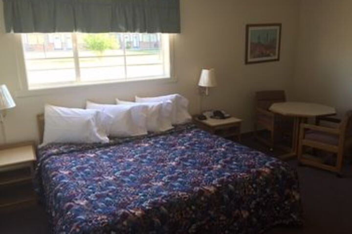 Room 8 of 18