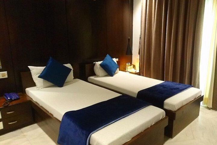 Room 12 of 34