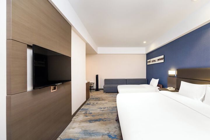 Room 28 of 67