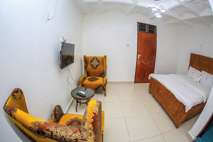 Room 4 of 15