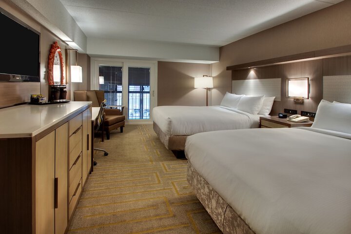 Queen Bed Accessible (5 of 10)