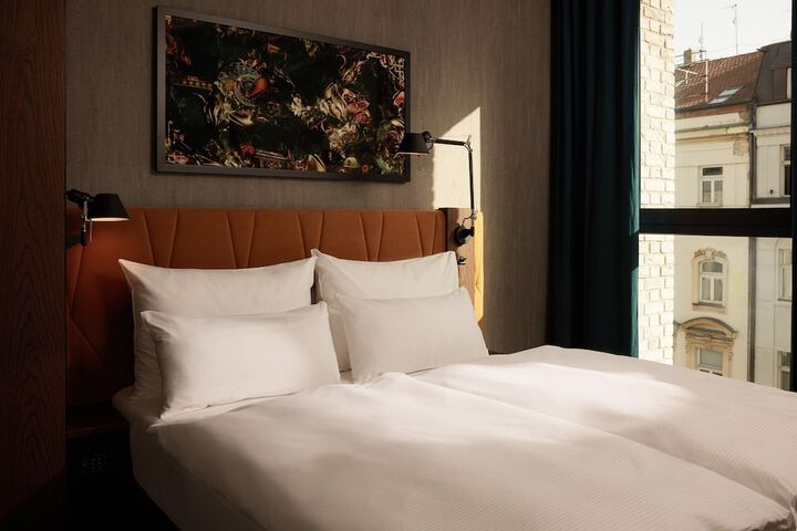 Room 5 of 33